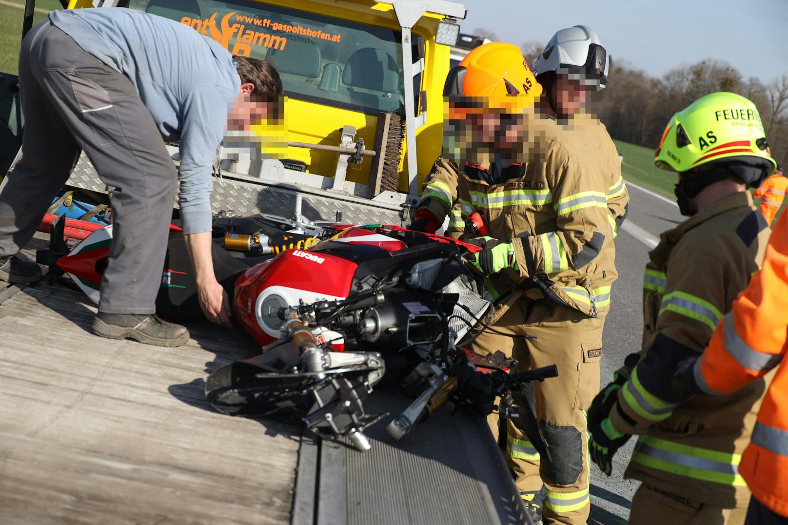 Der 17-Jährige übersah den Motorradfahrer, es kam zum Crash.