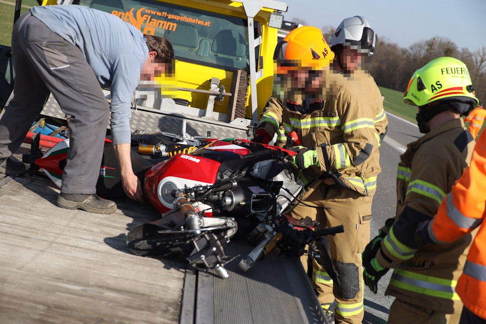Der 17-Jährige übersah den Motorradfahrer, es kam zum Crash.