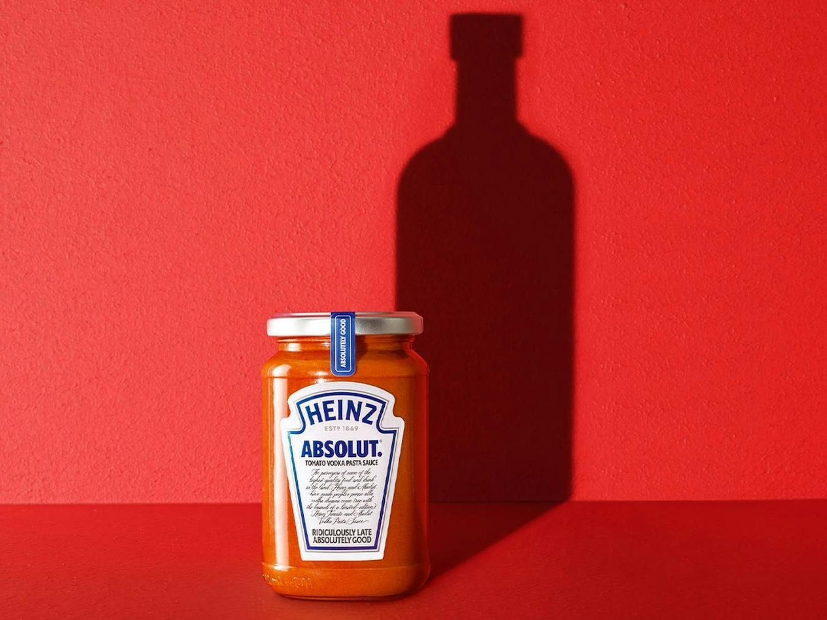 "Der Wodka ist der Zauber, der den Geschmack und das Aroma dieser reichhaltigen und cremigen Tomaten-Basilikum-Käse-Sauce entfaltet" , so ein Statement von Heinz.