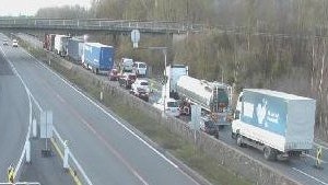 Der Stau legte die A8 in Fahrtrichtung Suben komplett lahm.