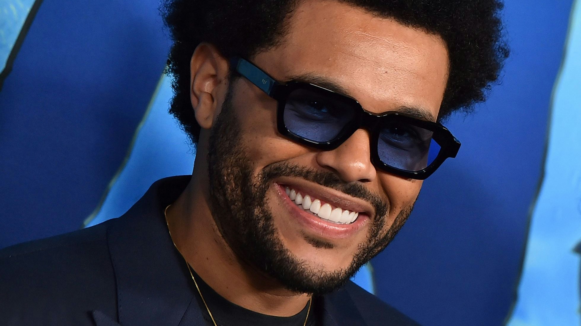 The Weeknd war mit seinem Hit "Blinding Lights" eine gefühlte Ewigkeit in den Charts – und zwar auf der ganzen Welt.