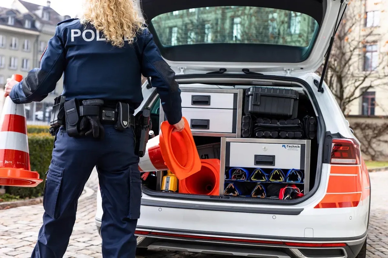 Heute.at - Mann (24) zu Polizistin: Wann bist du gefi**t worden?