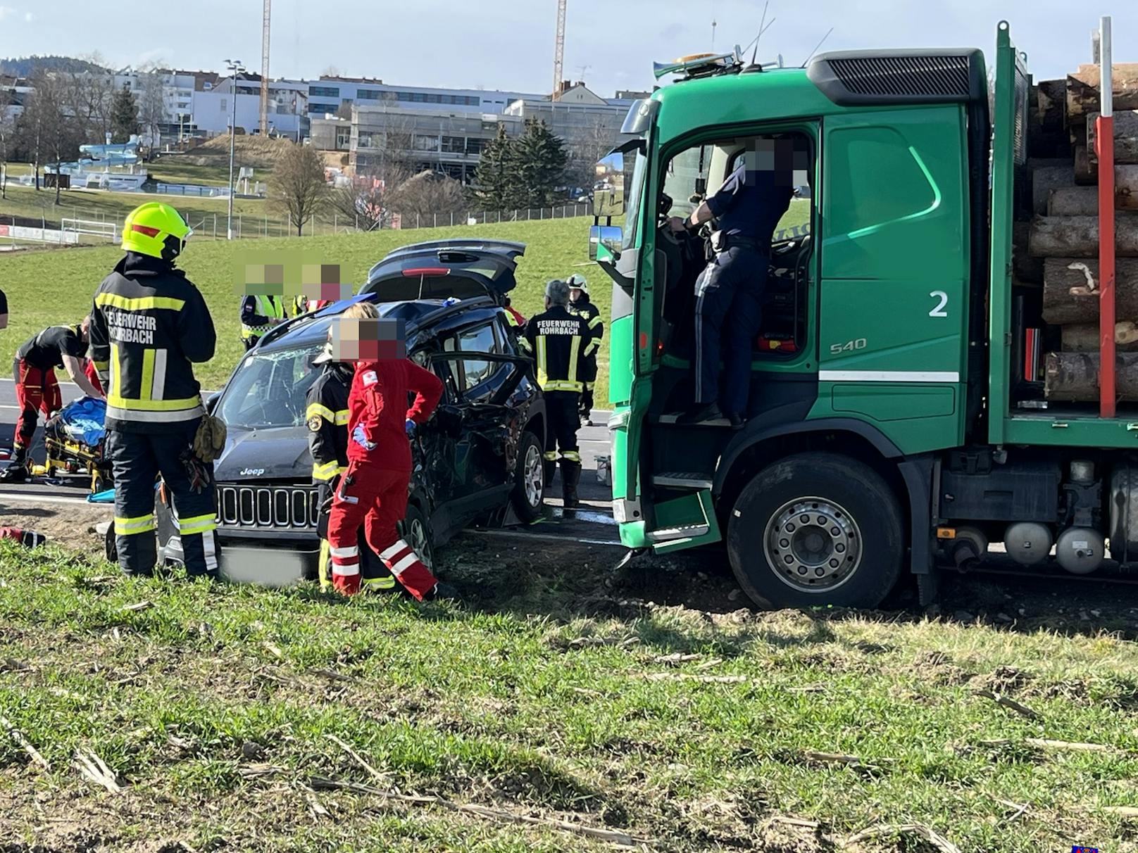 Ein Schwesternpaar wurde bei einem Crash in Rohrbach schwer verletzt.