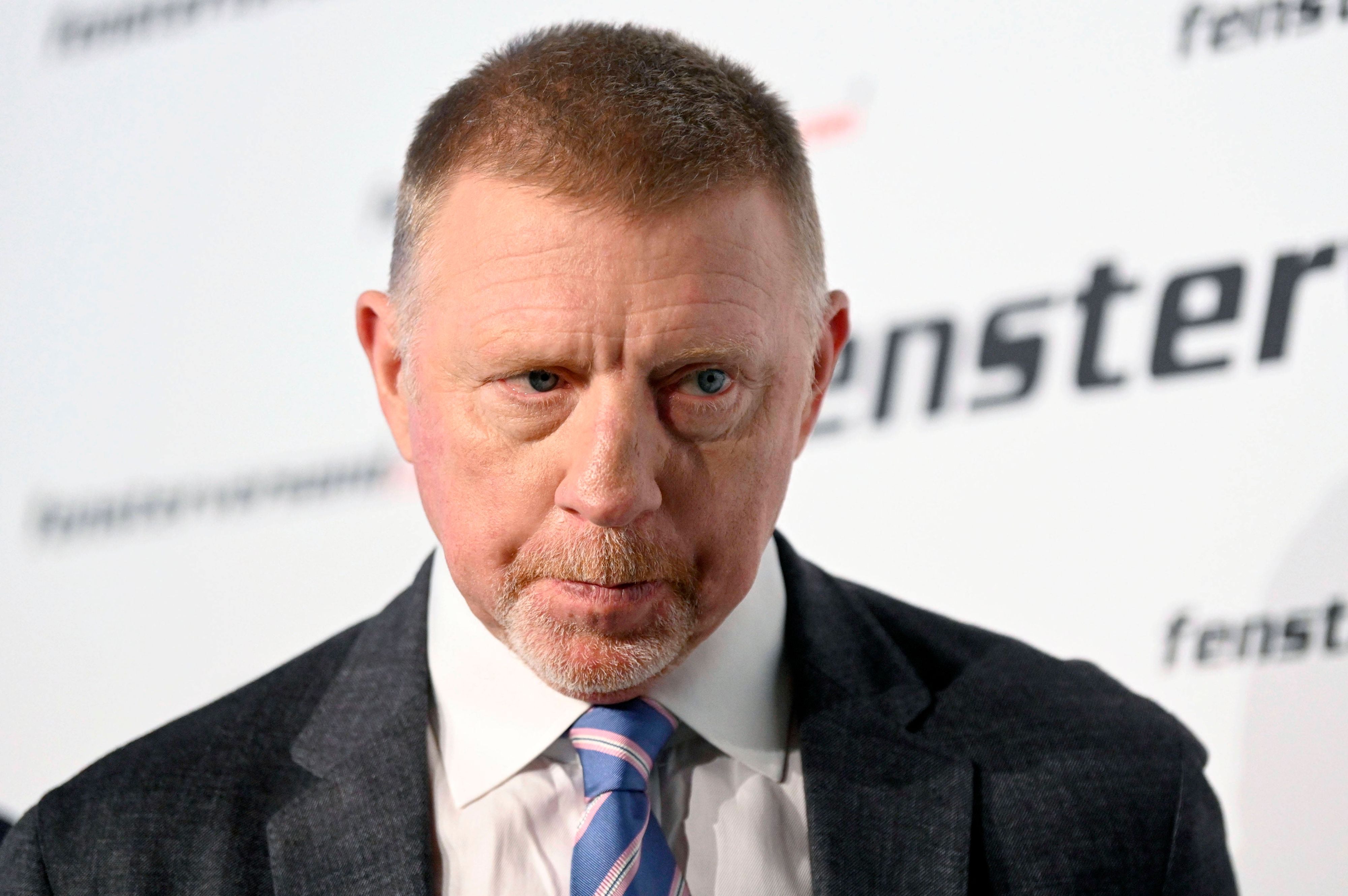 Während seine Gläubiger auf viel Geld warten, speist Ex-Häftling Becker genüsslich bei einem Luxusitaliener.&nbsp;