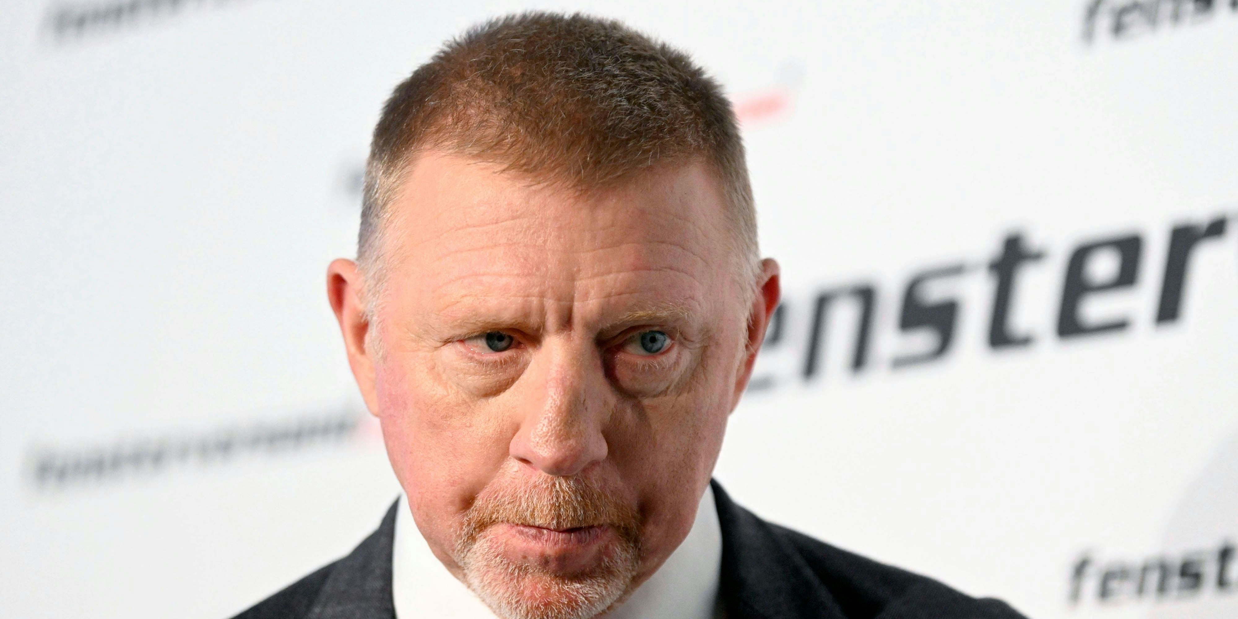 Boris Becker beim Fototermin zur Pressekonferenz anlässlich der offiziellen Präsentation des Testimonials Boris Becker für fensterversand.com im Sheraton Berlin Grand Hotel Esplanade. Berlin, 10.03.2023 *** Boris Becker at the photo session for the press conference on the occasion of the official presentation of the testimonial Boris Becker for fensterversand com at the Sheraton Berlin Grand Hotel Esplanade Berlin, 10 03 2023 Foto:xF.xKernx/xFuturexImage