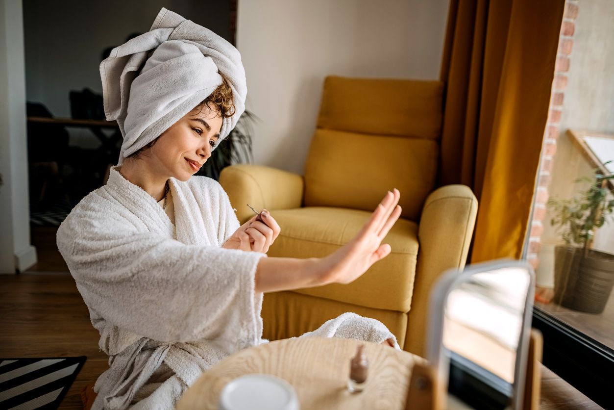Diese Vorschläge helfen dir dabei bei deiner nächsten Maniküre jede Menge Geld zu sparen. 