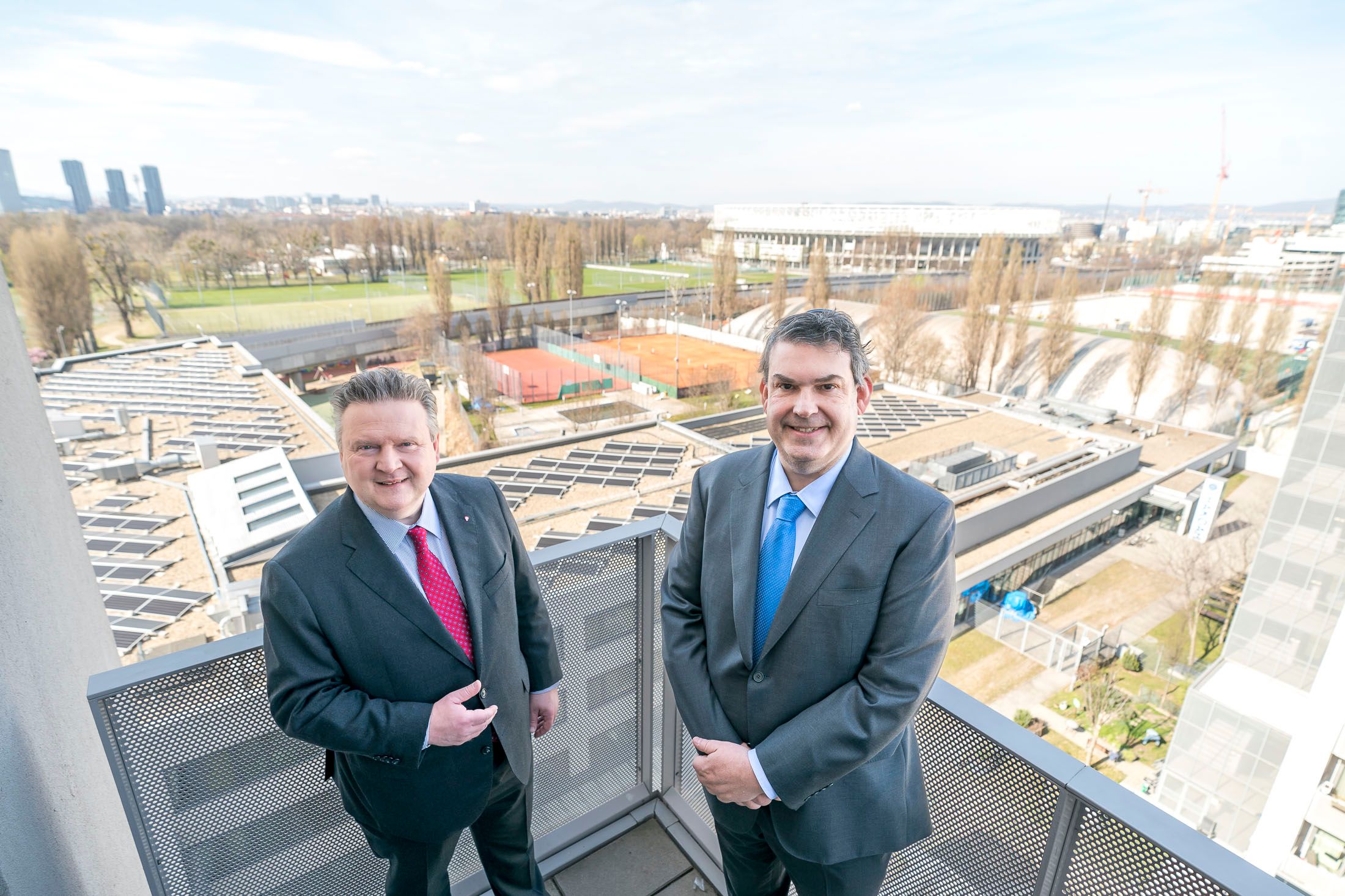 Bürgermeister Michael Ludwig (SP) und IKG-Präsident Oskar Deutsch am IKG-Campus.
