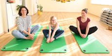 Wienerin bietet Yoga für Kinder mit Behinderungen an