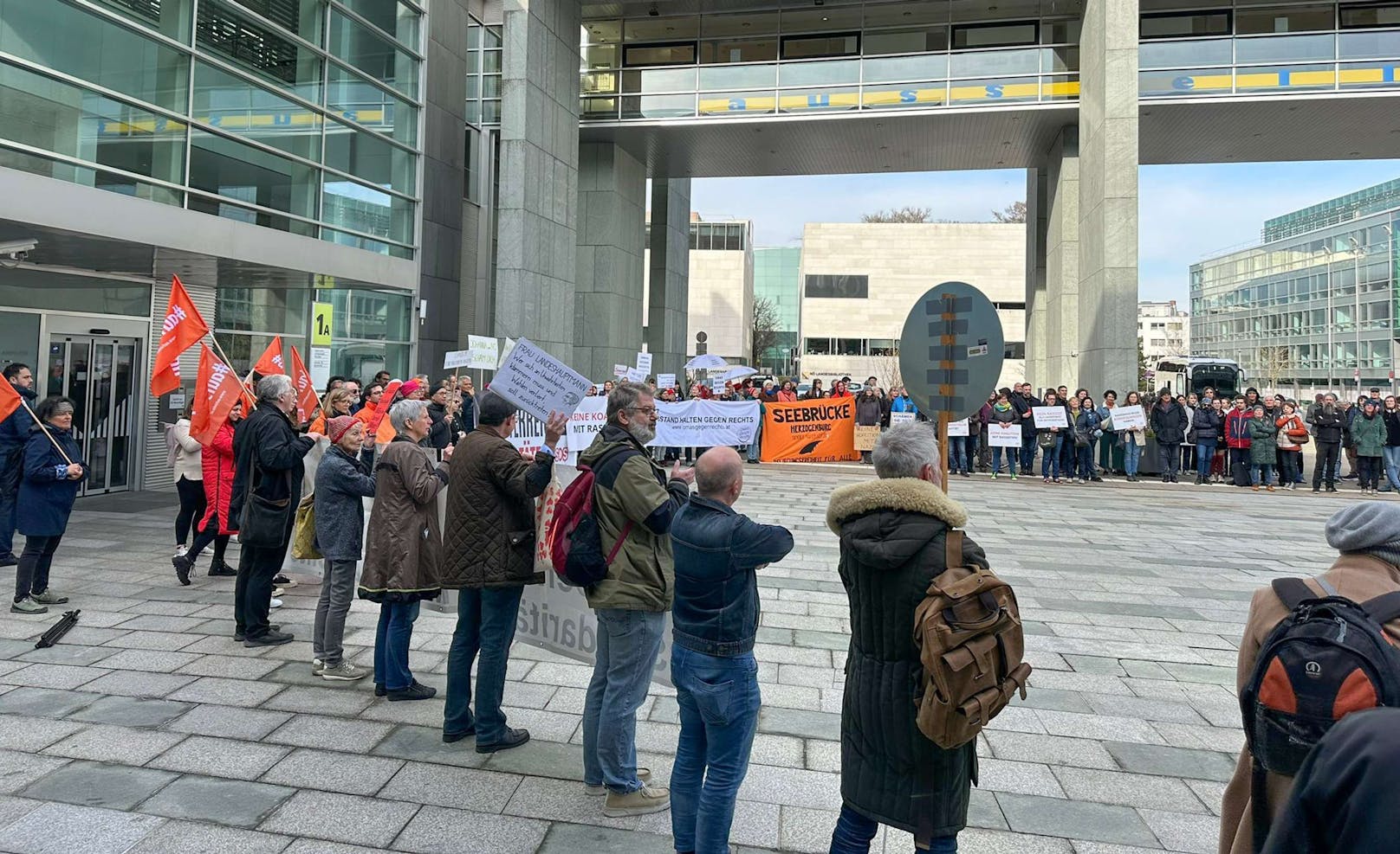 Demo vor der konstituierenden Landtagssitzung in St. Pölten