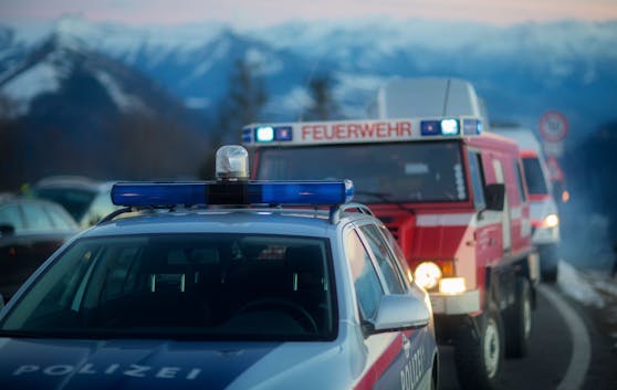 Polizei, Rettung und Feuerwehr mussten am Mittwochabend nach Eckberg ausrücken. (Symbolbild)