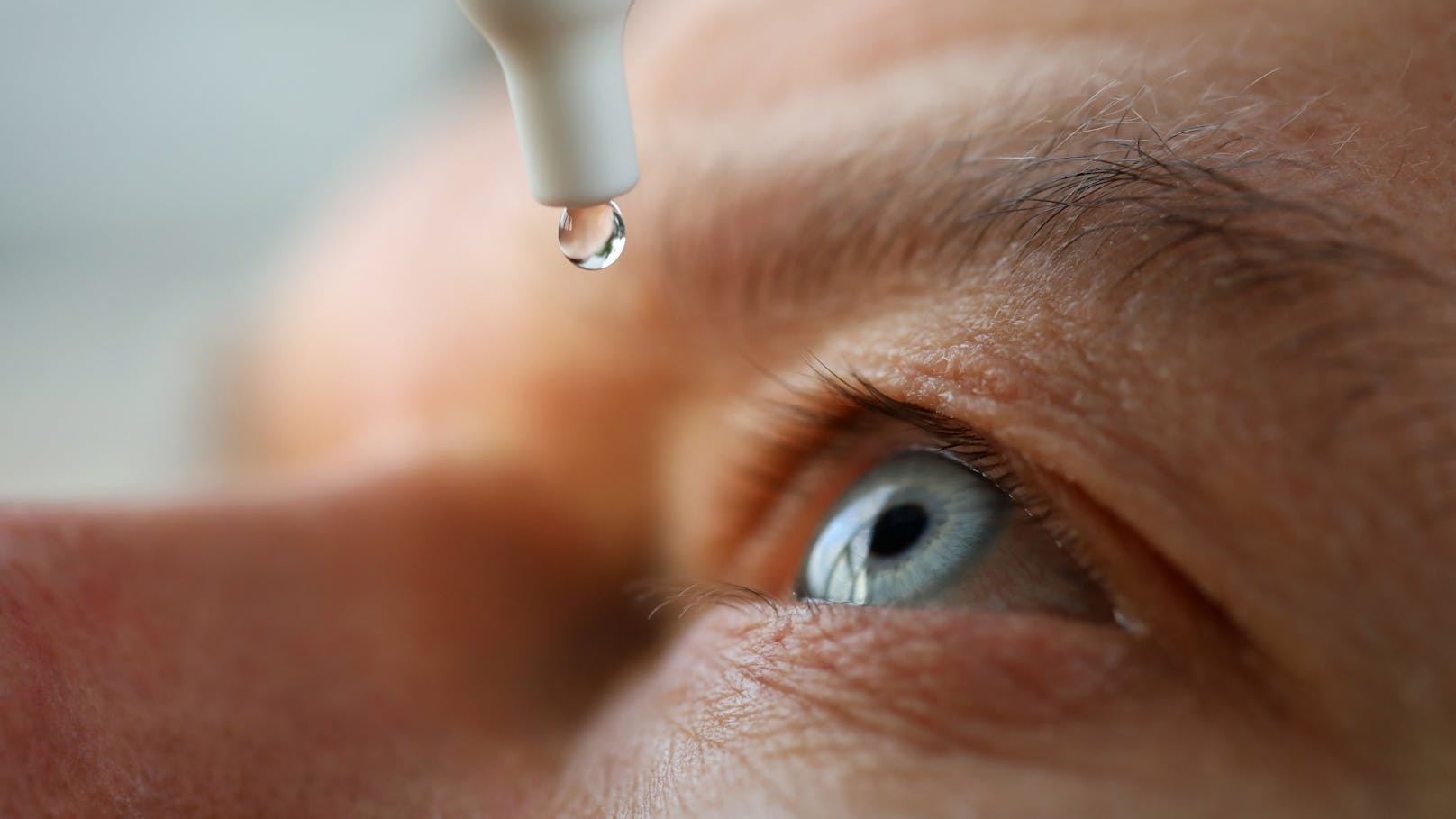 Für viele Menschen hat die Verwendung der Augentropfen schwere Folgen, für drei Menschen endete sie sogar tödlich.