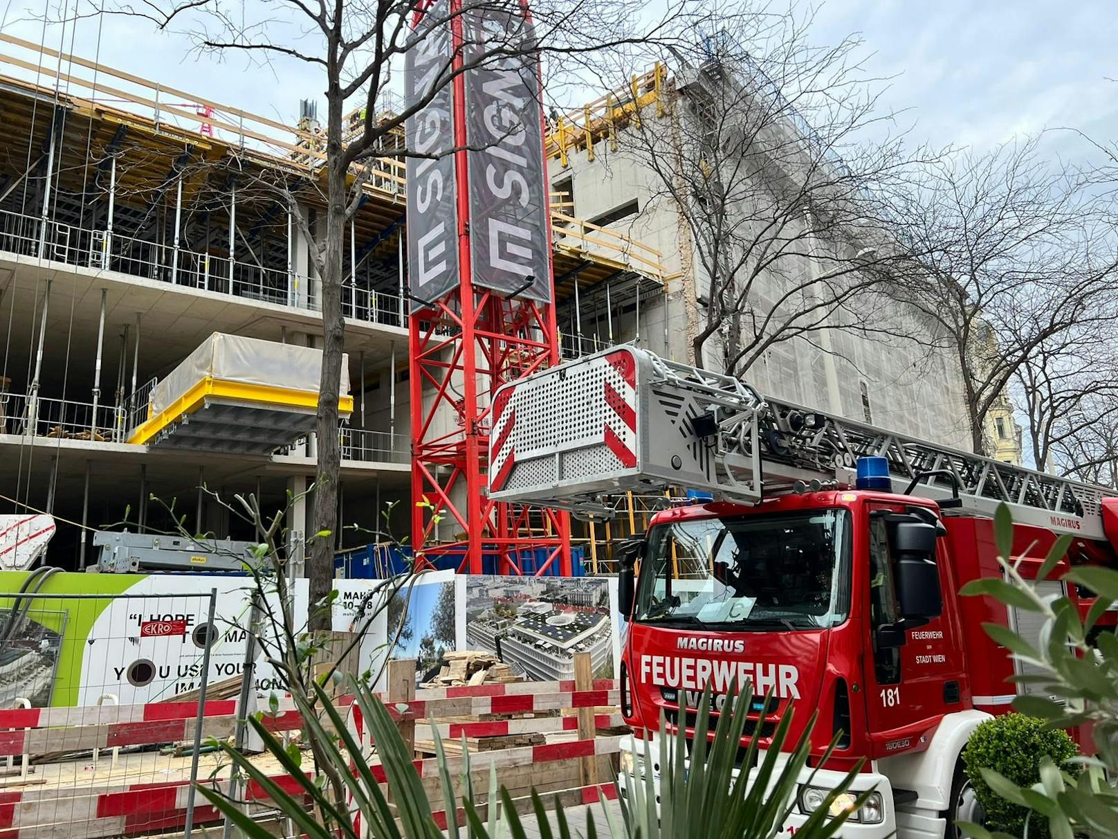 Ein Arbeiter stürzte vom sechsten Stock eines Bauobjektes in die Tiefe.