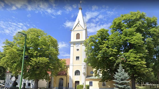 In Pöttsching, Bezirk Mattersburg, wurden bei der Pfarrkirche gewaltsam die Dachrinnen abmontiert.