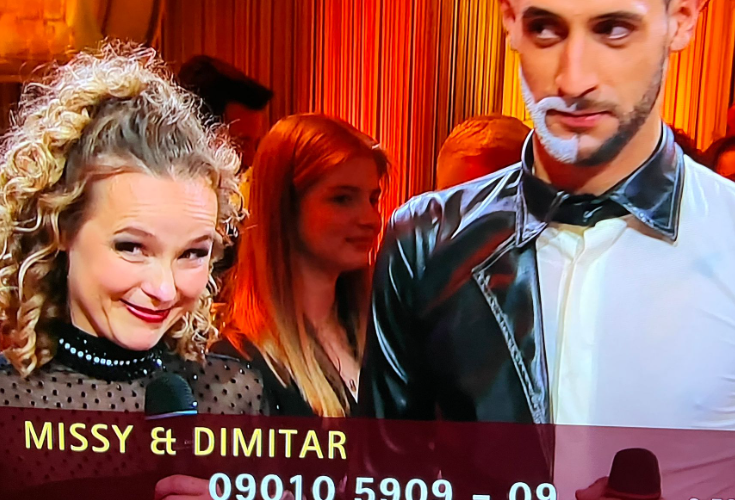 Missy May verfolgt ein 