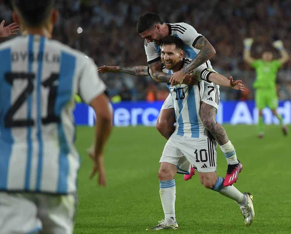Lionel Messi bejubelt seinen Jubiläums-Treffer. 