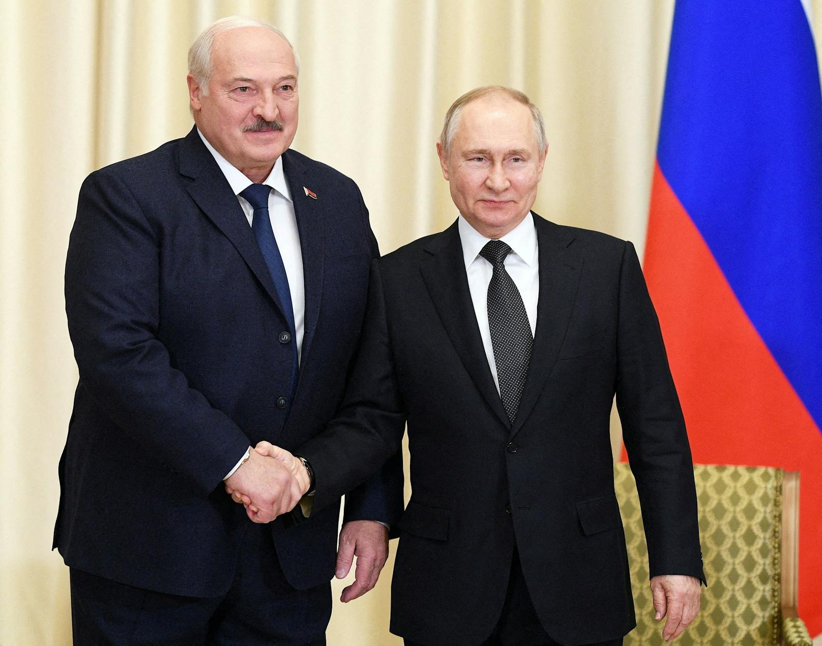 Wladimir Putin (re.) und Alexander Lukaschenko 