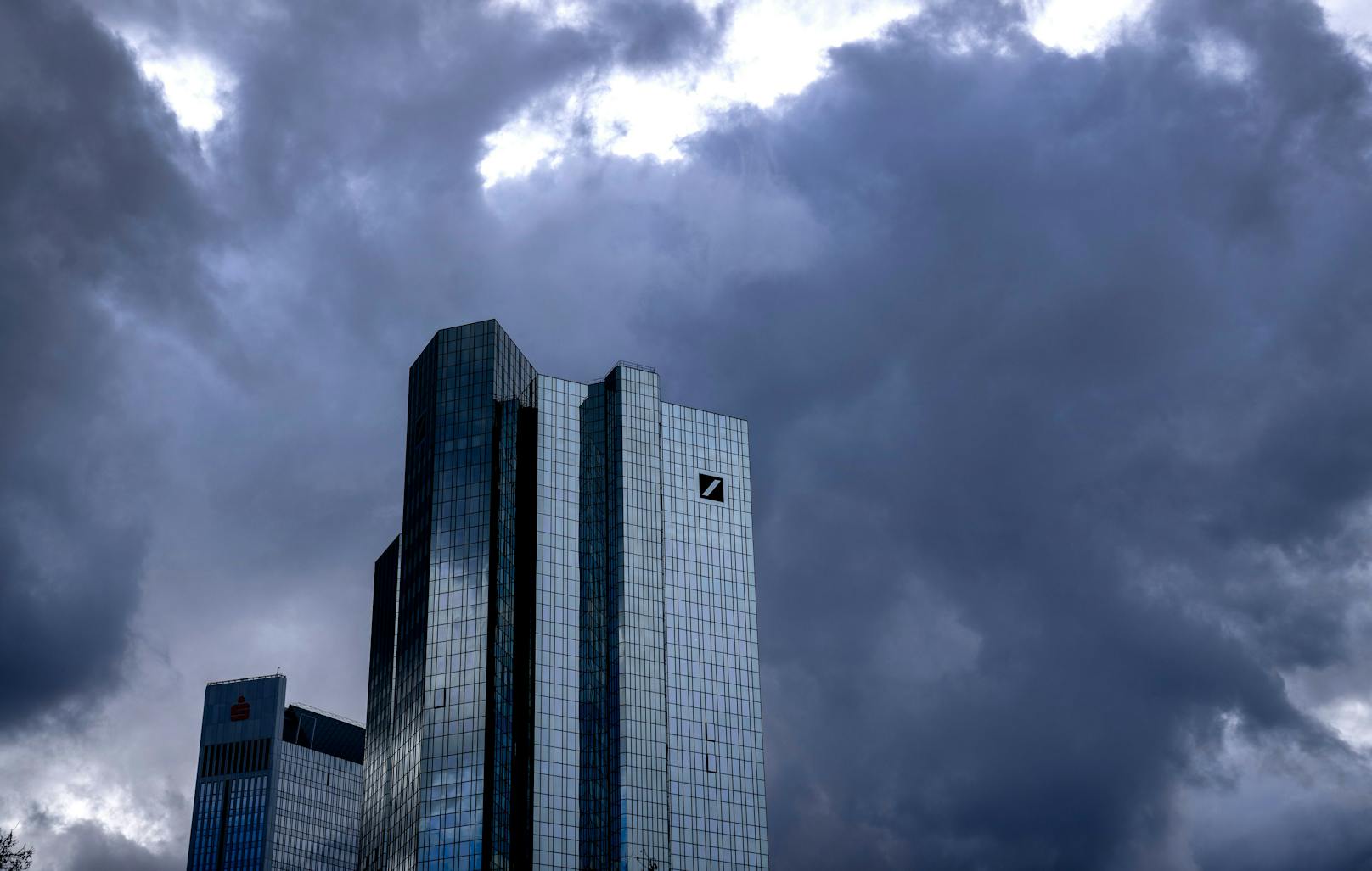 Nach Credit Suisse – taumelt nun auch Deutsche Bank?