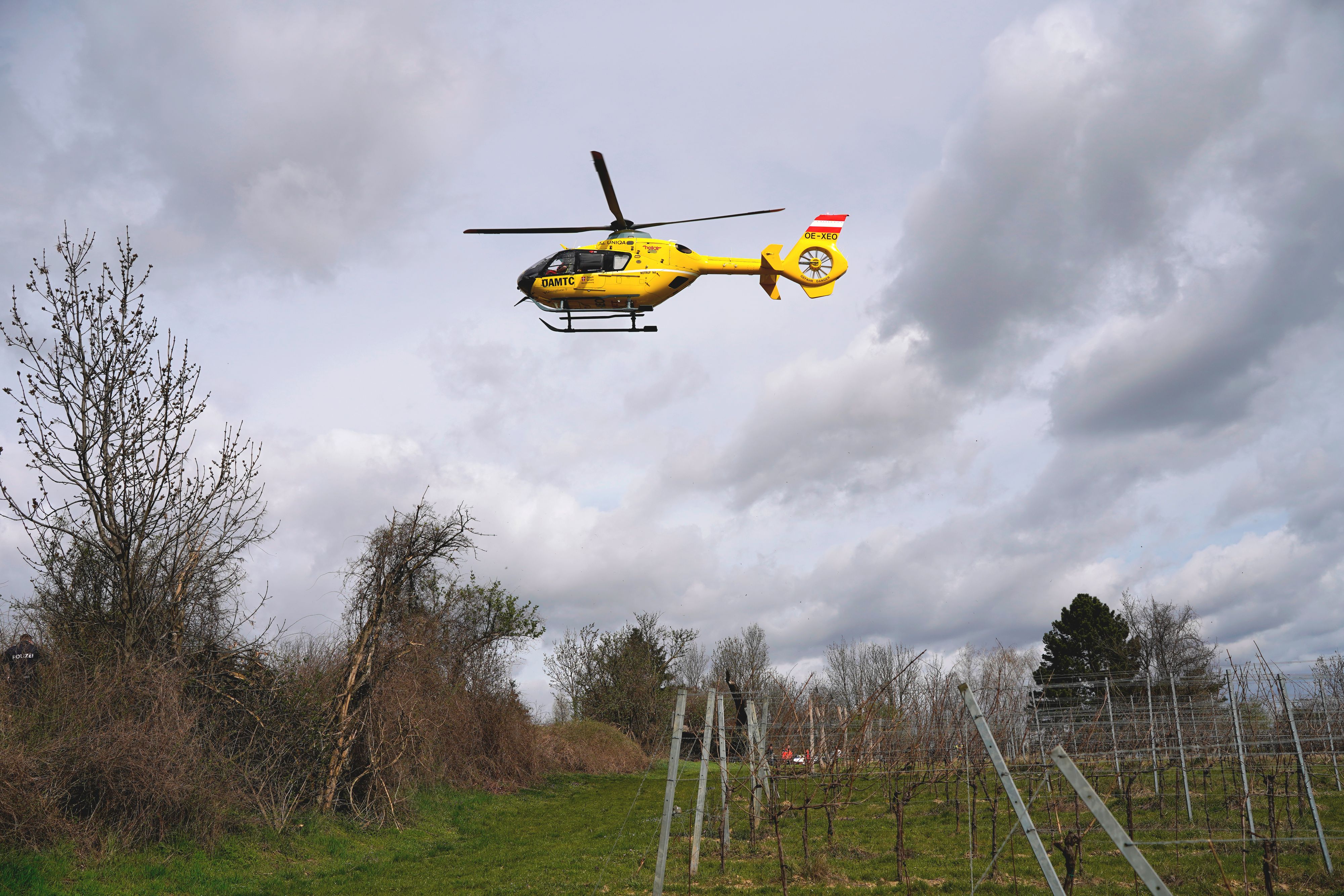 Der Mann musste mit schweren Verletzungen in ein Krankenhaus geflogen werden.