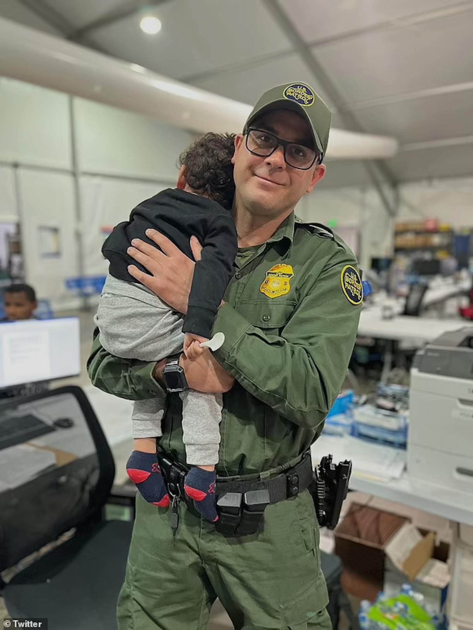 Einjähriges Kind an der Grenze USA/Mexiko ausgesetzt