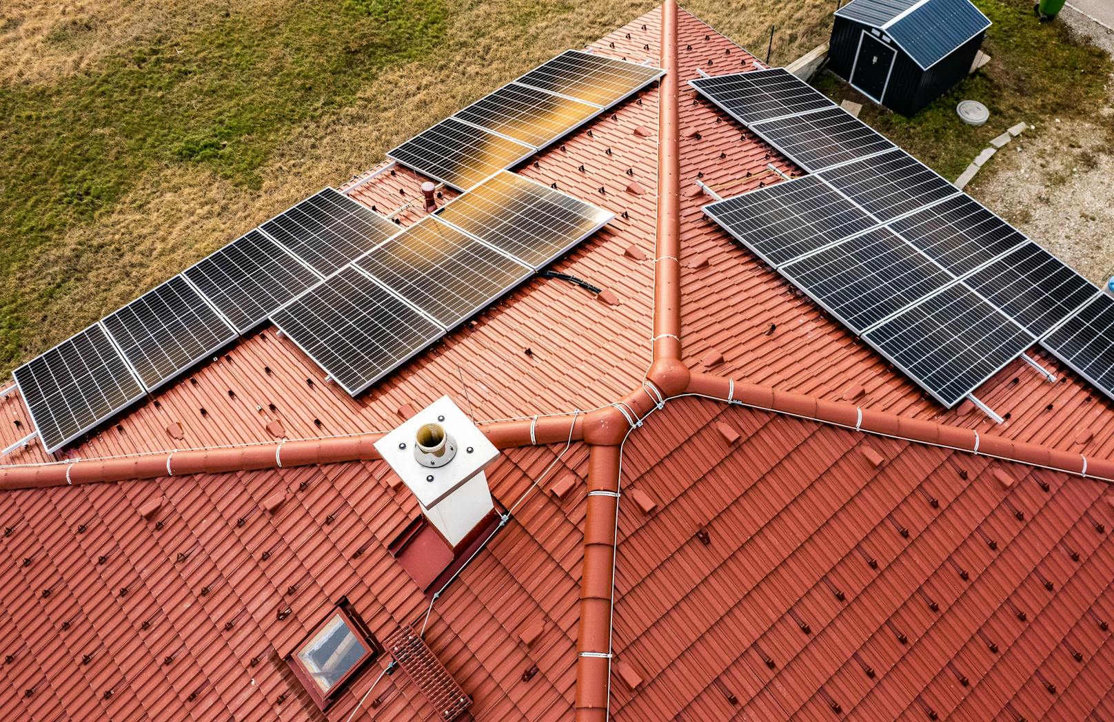 PV-Boom reicht zum Erreichen der Klimaziele des Bundes nicht aus. Photovoltaic Austria will freistehende Freiflächen schleunigst für saubere Energie nutzen.