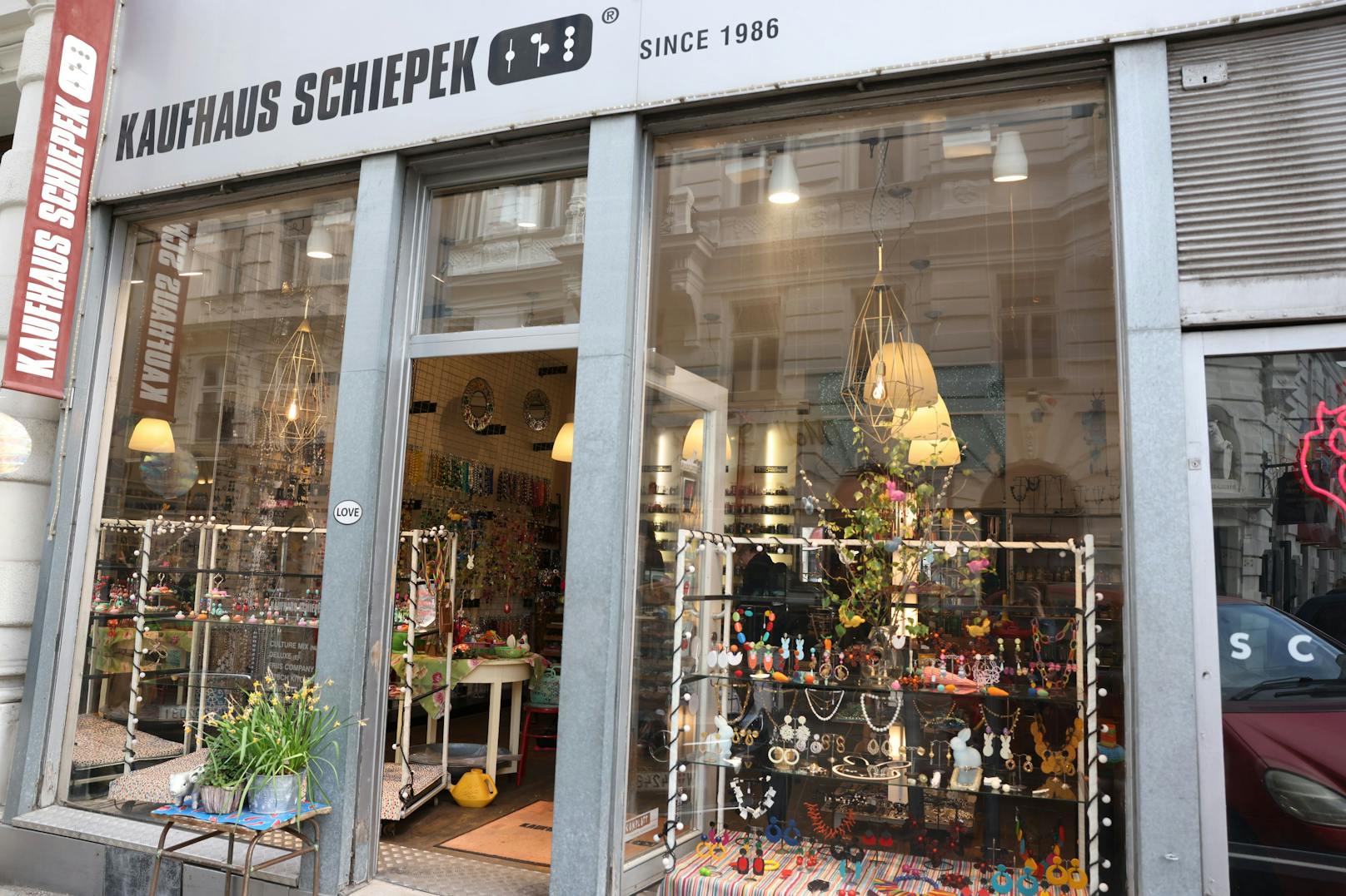 Kaufhaus Schiepek - seit 1986 in der Teintfaltgasse 3 im ersten Bezirk