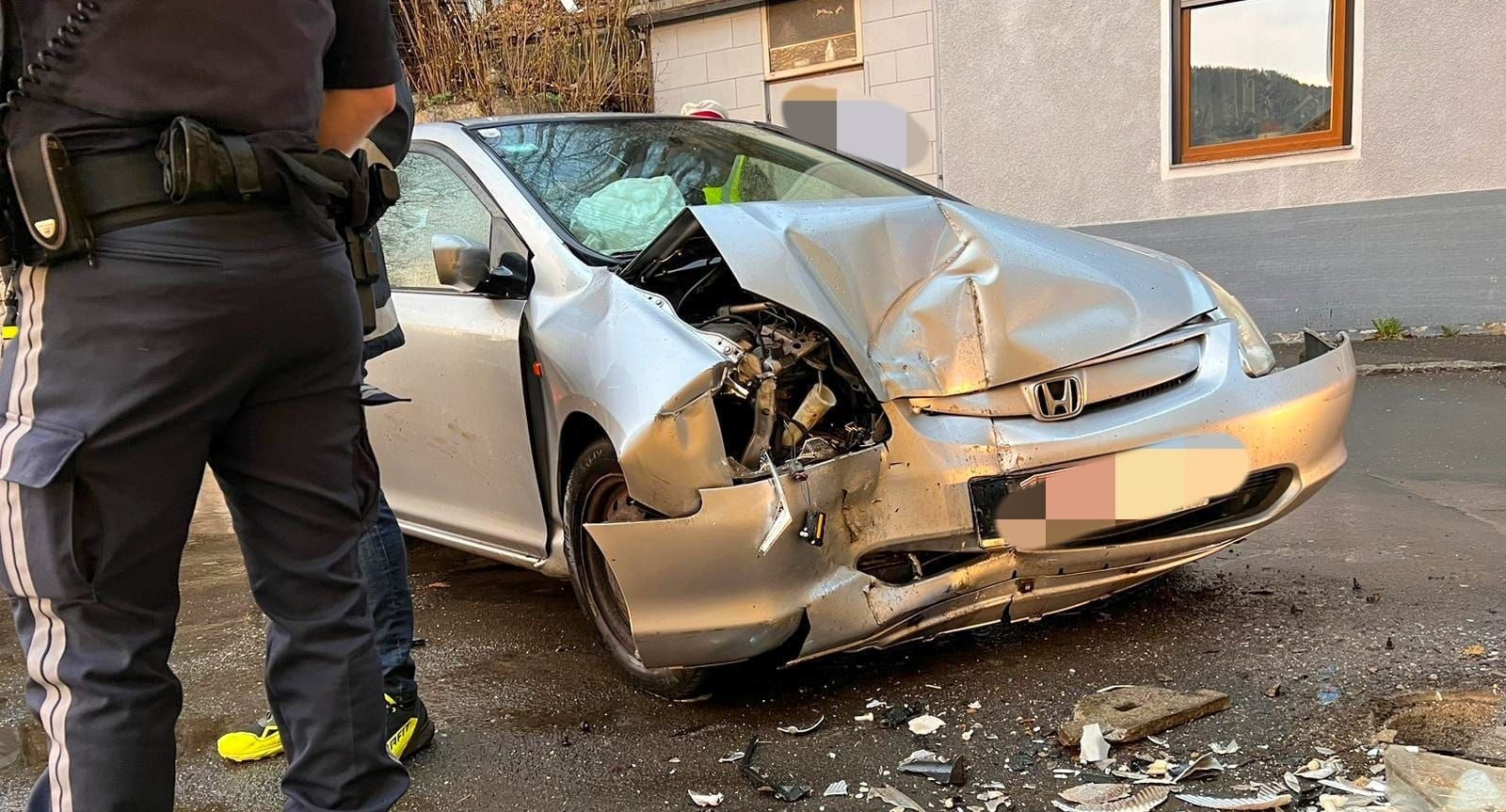 Der Mann war schwer alkoholisiert, wird angezeigt.