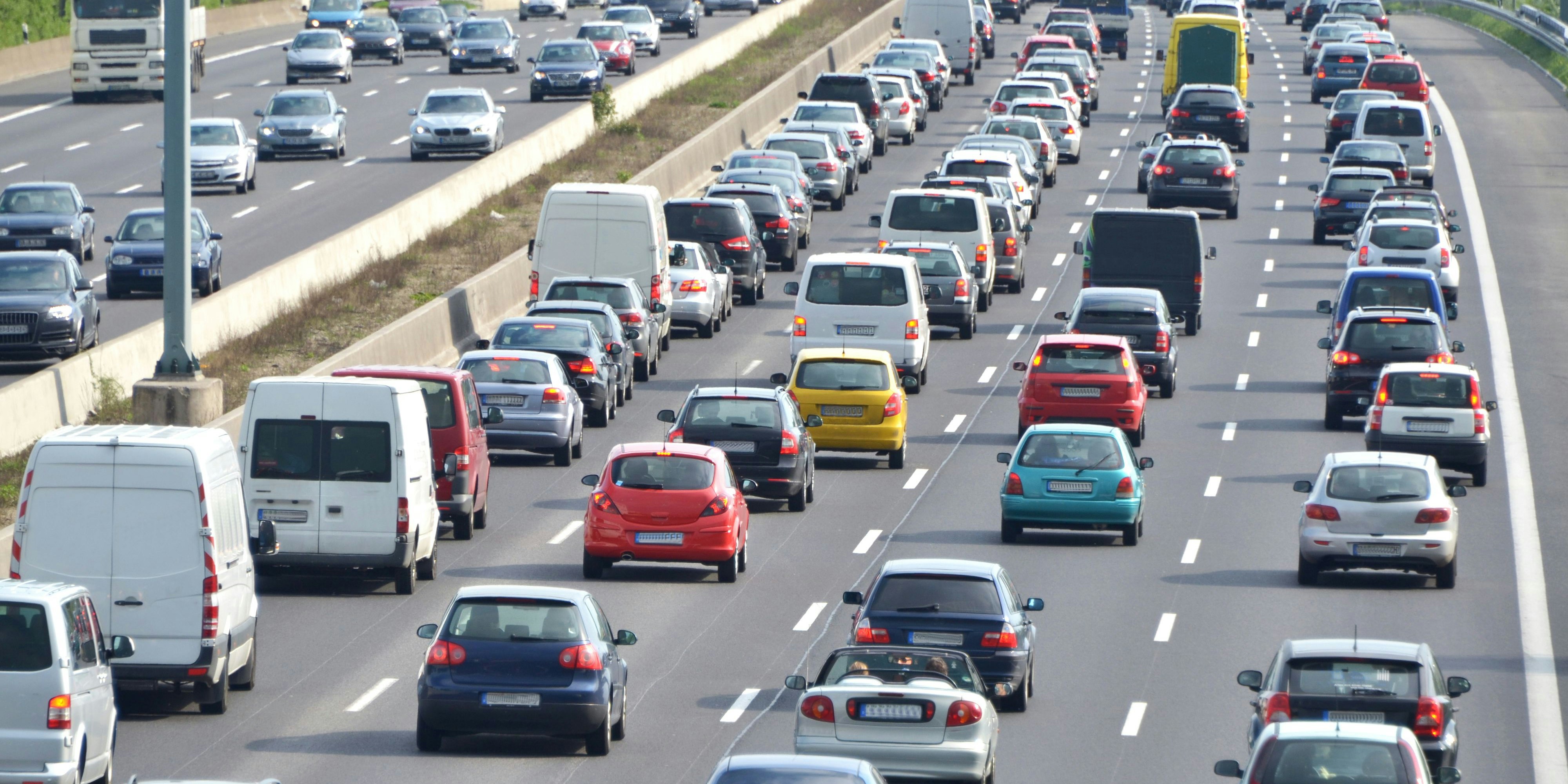 Stau: Viele werden aufs Auto ausweichen.