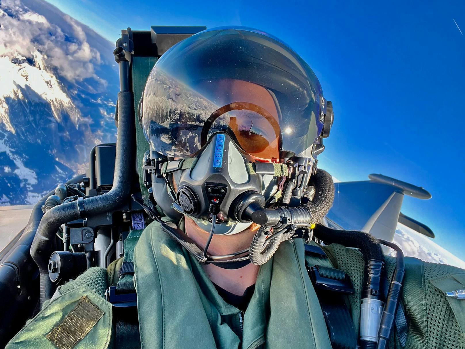 Im Bild: Ein Eurofighter-Pilot bei der Luftraumüberwachung.