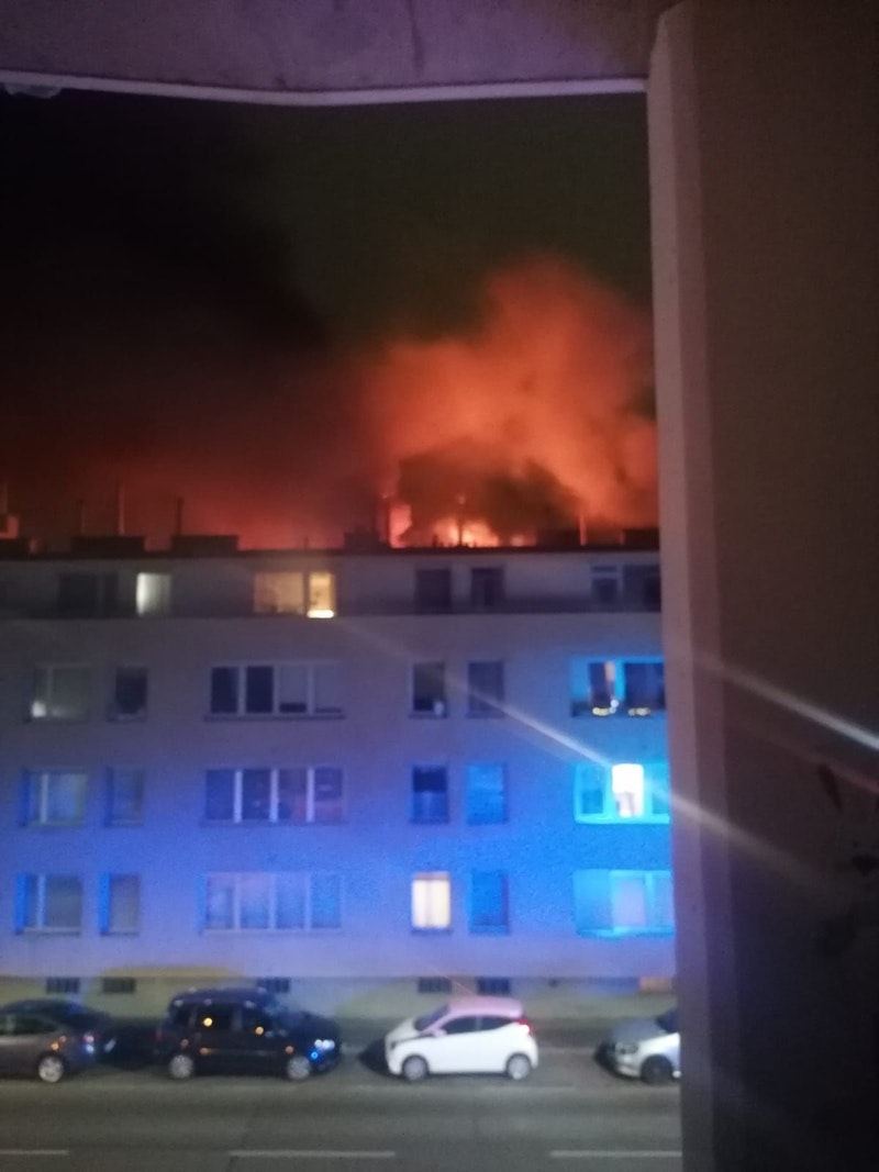 ﻿Flammen-Inferno in Wien-Simmering endet in Großeinsatz