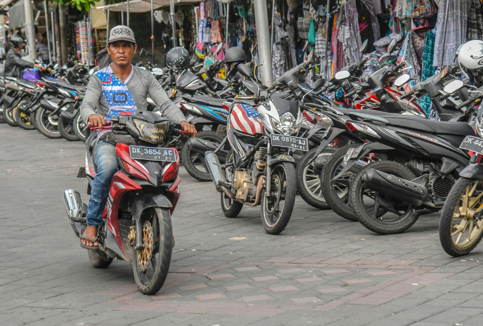 Motorradfahren soll für Touristen auf Bali bald Tabu sein.