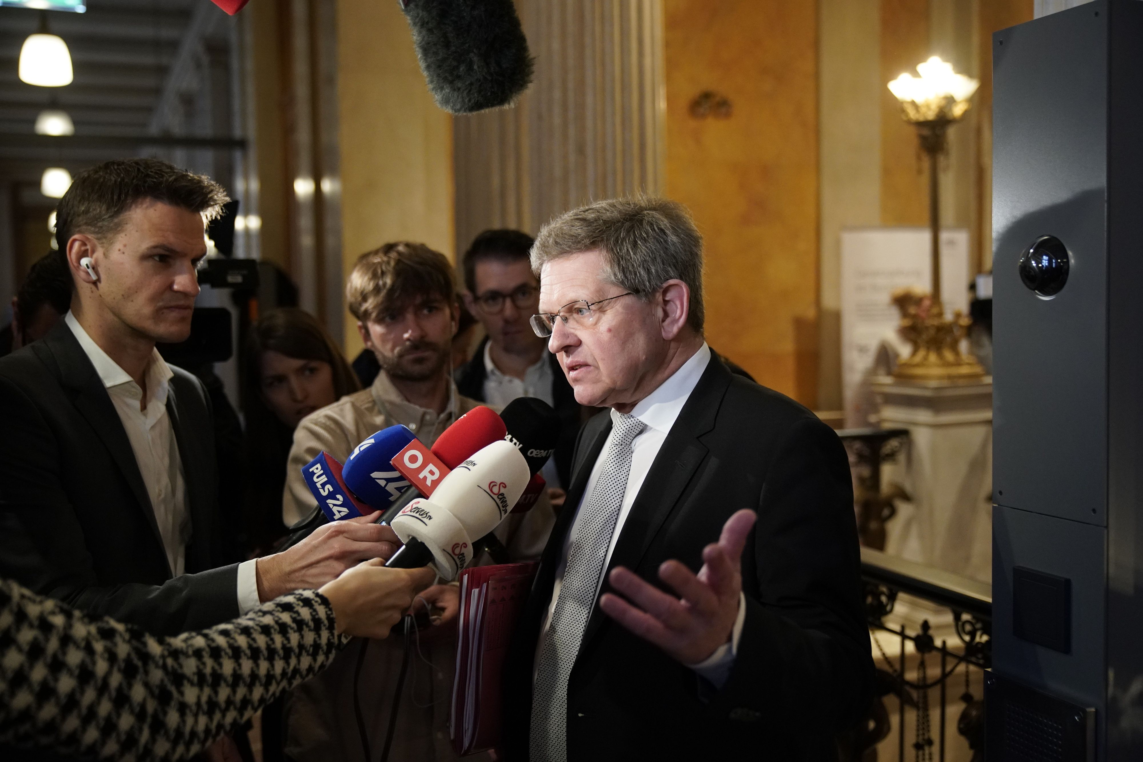 Deutsch: "Gibt immer eine Lösung"