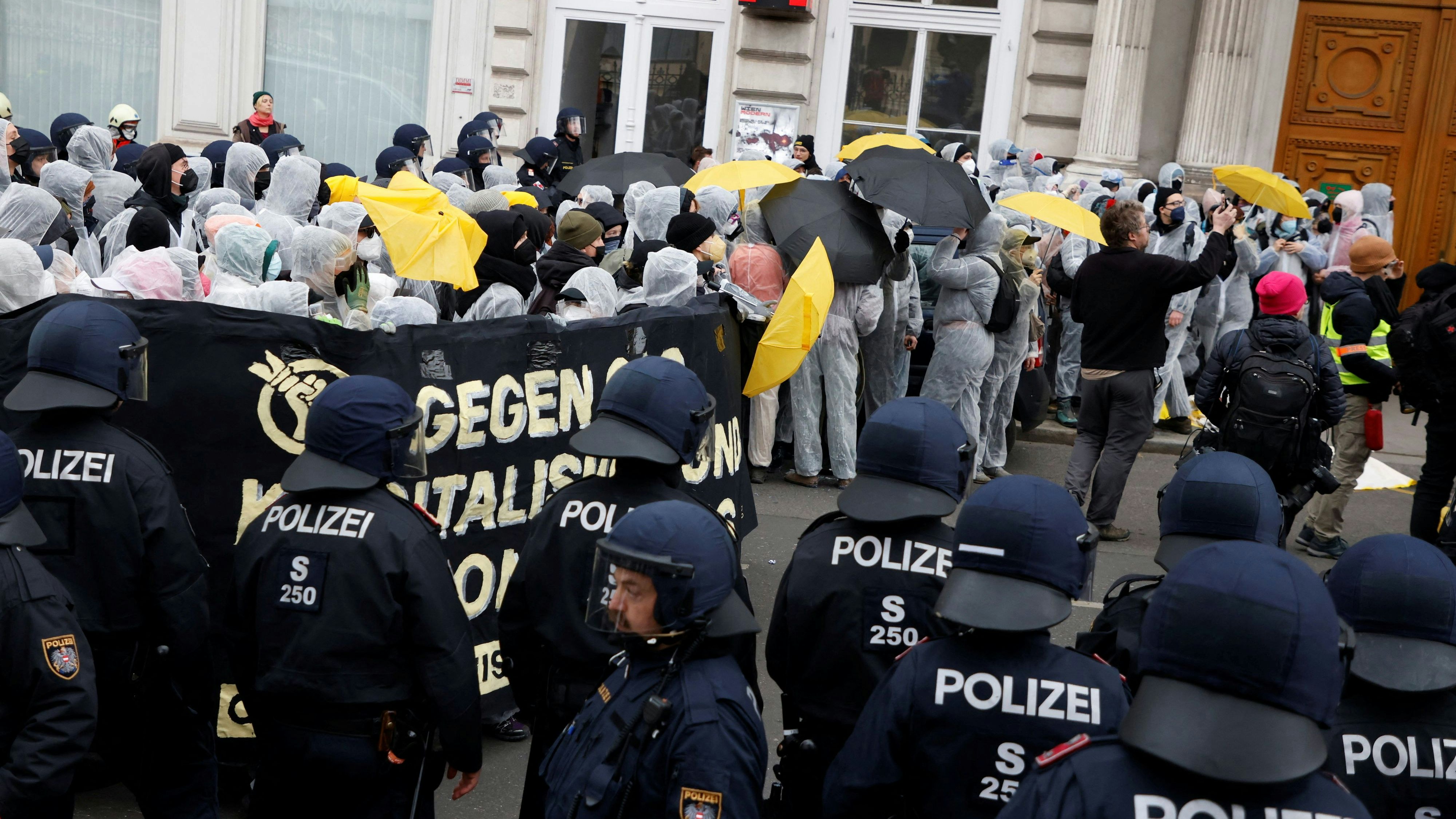 Bei der Demonstration gegen die Gas-Konferenz am Montag wurden 143 Menschen festgenommen.