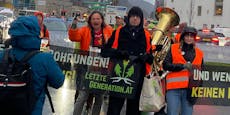 Klima-Kleber legen mit Musik Innsbrucker Verkehr lahm