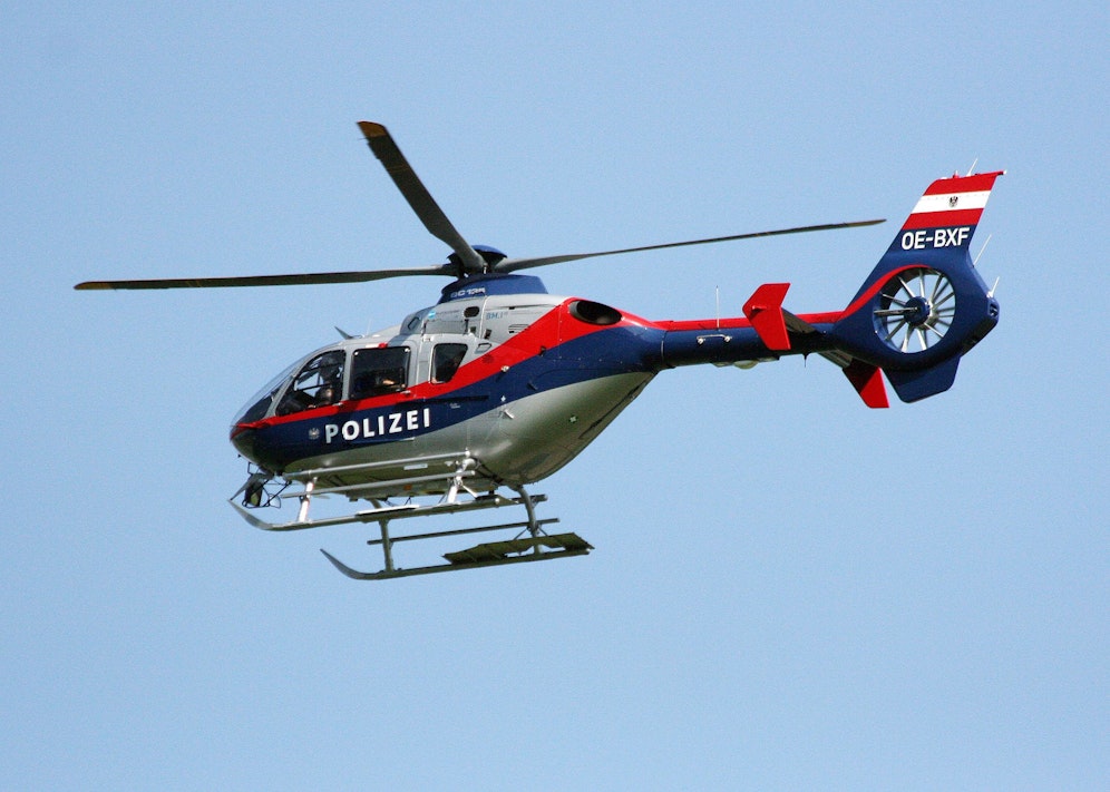 Ein 72-Jähriger und seine Enkelkinder schafften es nicht mehr ins Tal. Der Polizeihubschrauber musste ausrücken. (Symbolbild)