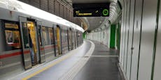 Mann stürzt in U-Bahn – Störung sorgt für Chaos in U4