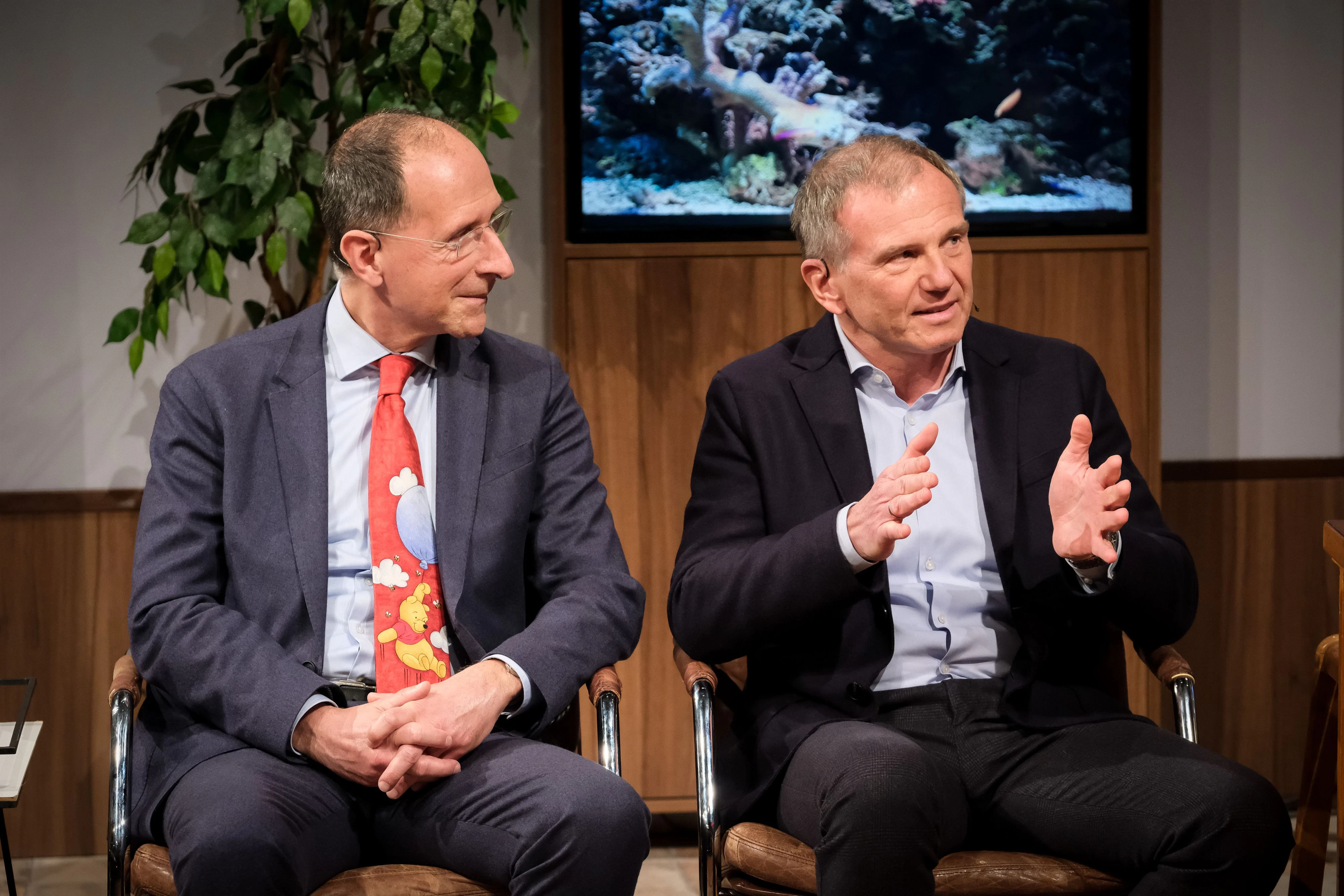 Download von www.picturedesk.com am 28.03.2023 (12:14).  "Willkommen Österreich mit Stermann & Grissemann"  Im Bild:   Peter Filzmaier, Armin Wolf. SENDUNG: ORF1 - DI - 28.03.2023 - 22:00 UHR. Foto: ORF/Hans Leitner. - 20230328_PD1233 - Rechteinfo: Rights Managed (RM)