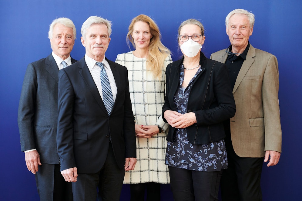 Der neu konstituierte Universitätsrat der MedUni Wien rund um die Vorsitzende Dr. Eva Dichand (M.).