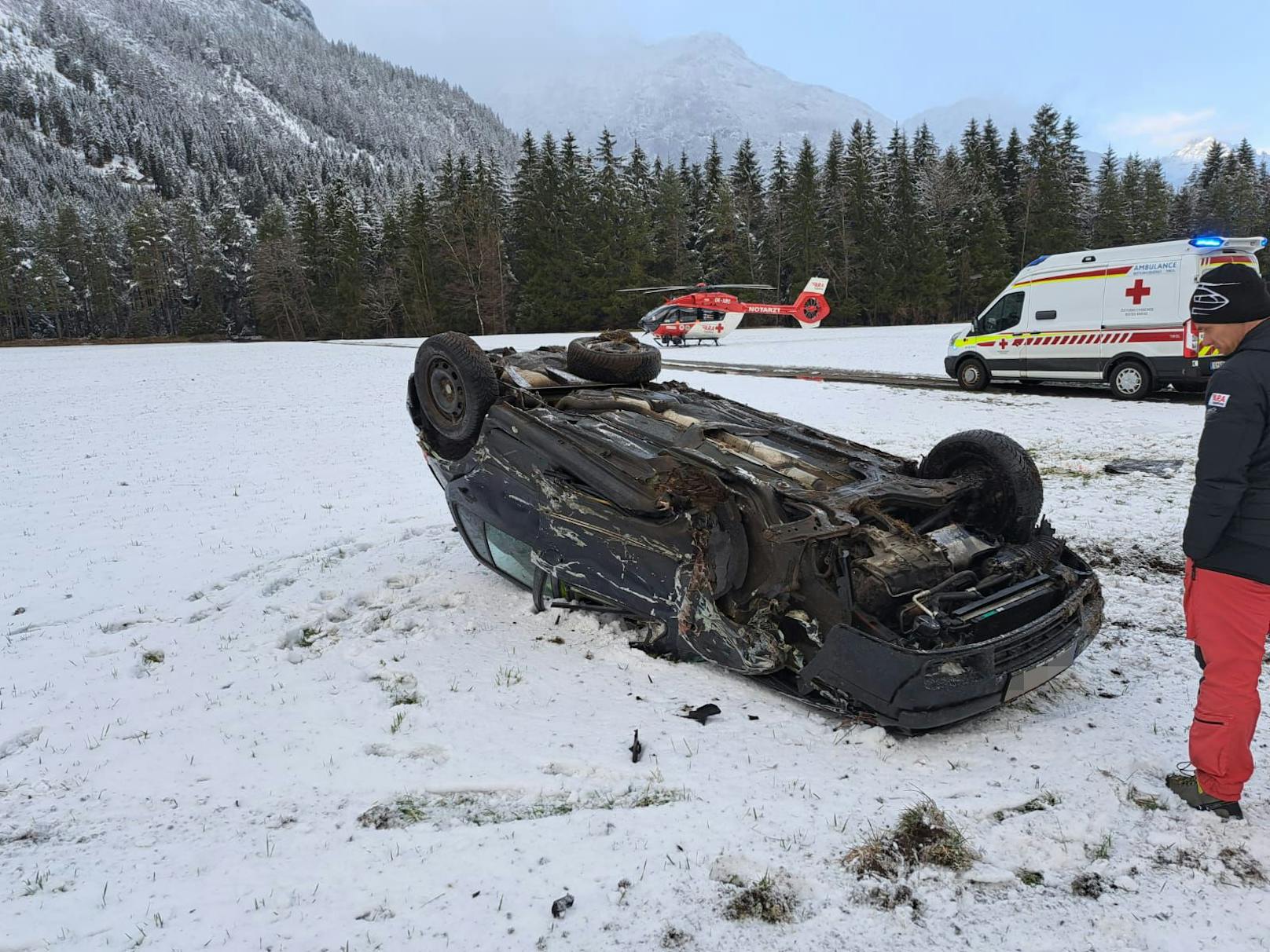 Schwerer Crash in Tirol fordert mehrere Verletzte