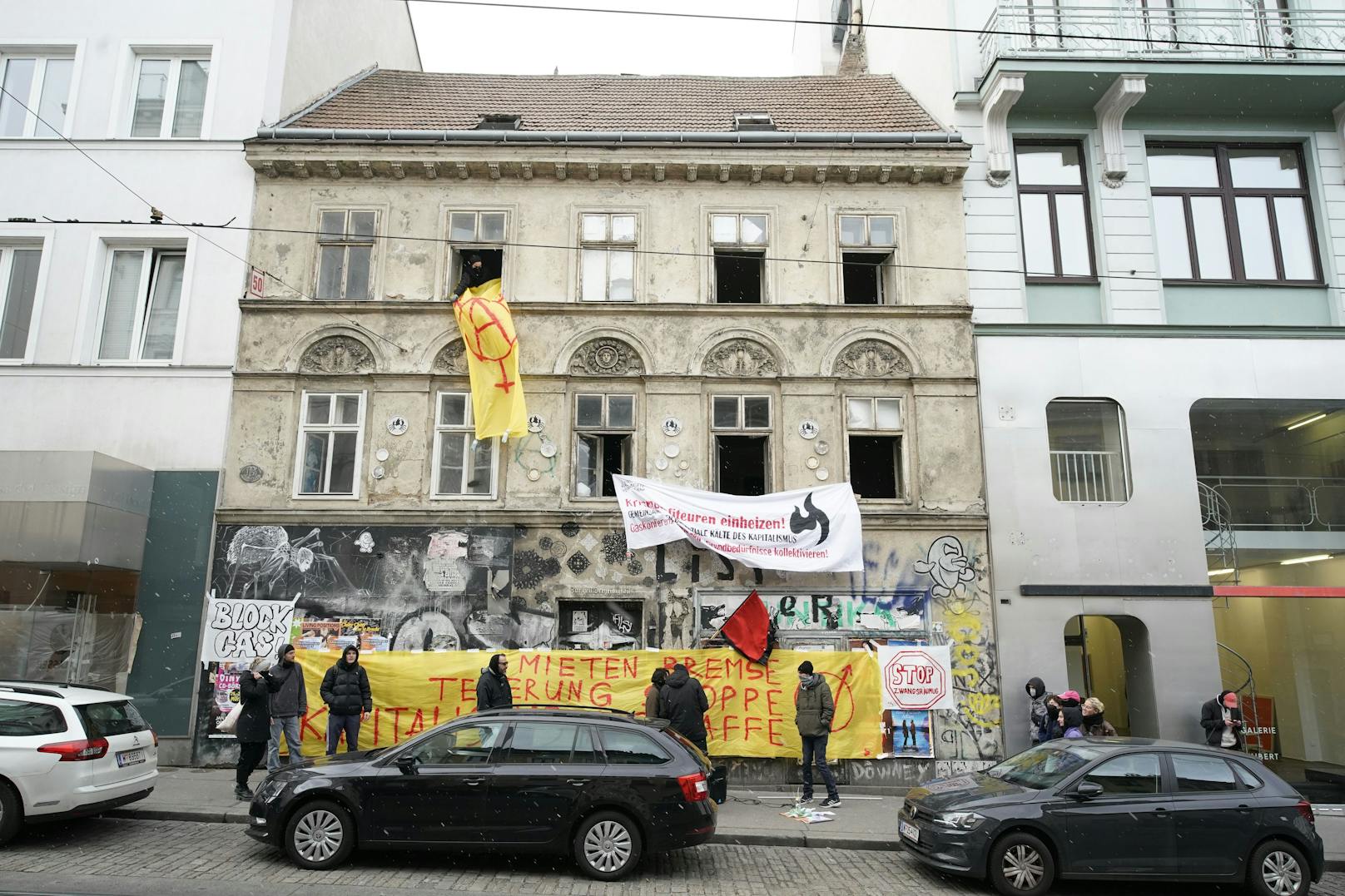 In Wien-Neubau kommt es zu einer Hausbesetzung.