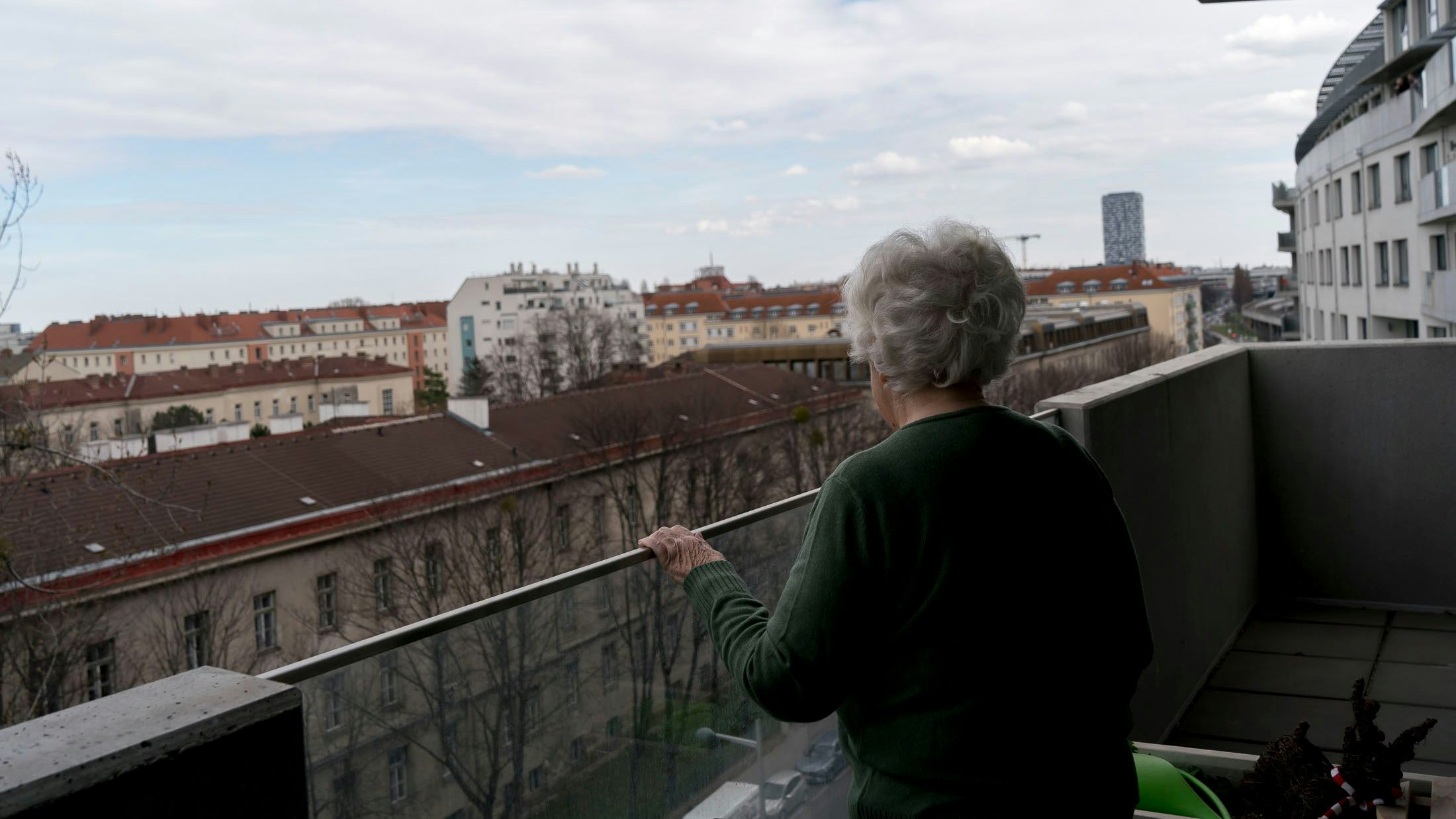 Edith (75) leidet an starken Schmerzen. Die Therapie ist für sie unleistbar