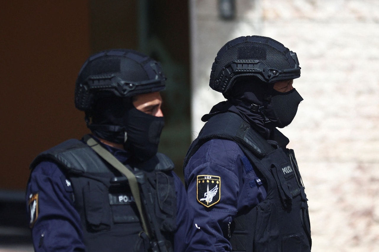 Heute.at - Messer-Mann tötet zwei Frauen vor muslimischem Zentrum