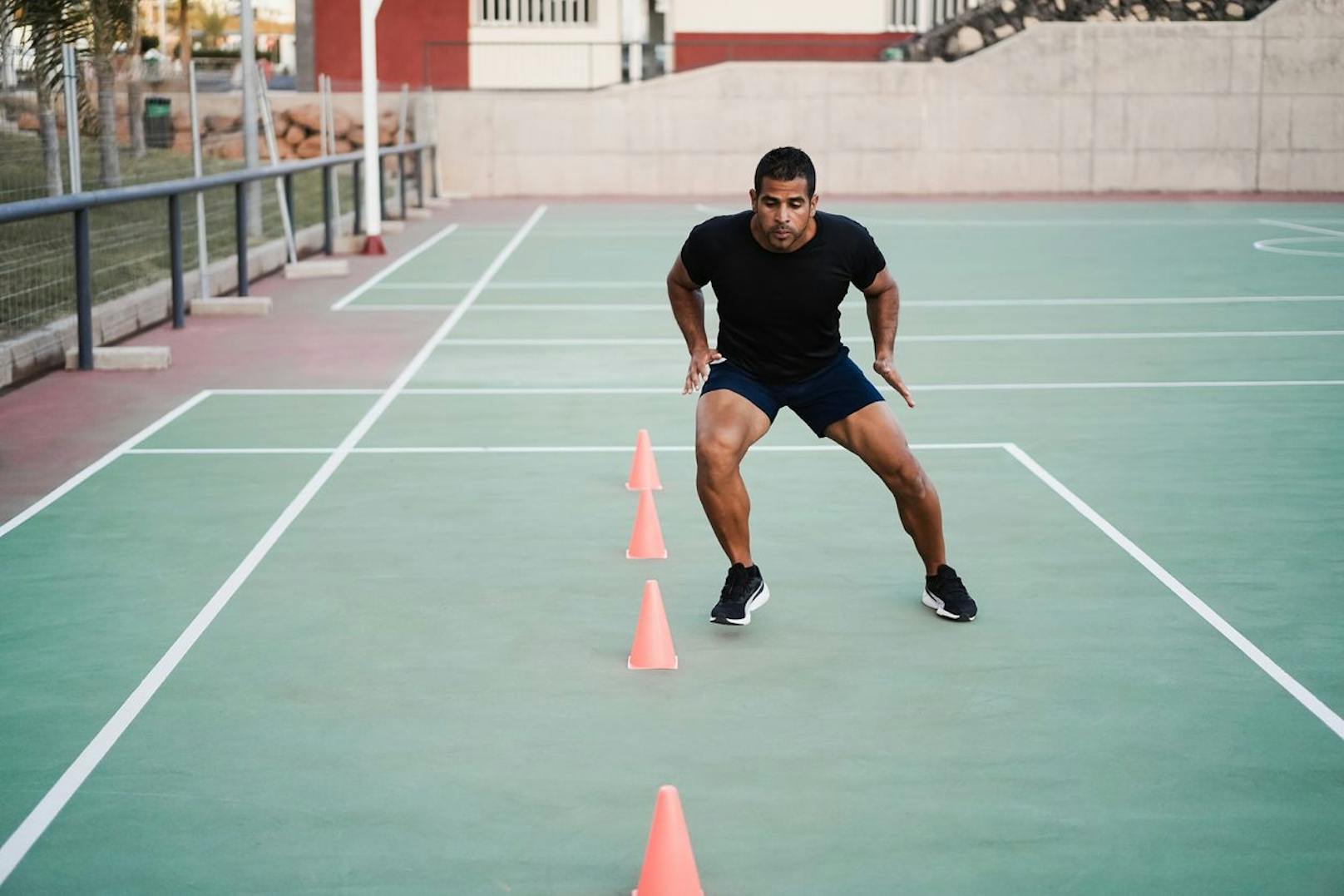 Wer sich zeitlich nicht nach so einem Fitness-Plan richten kann braucht kürzere, aber dafür intensivere Aktivitäten. Dazu zählen Sprinten, Aerobic oder Gymnastik. Diese kannst du gemäß den 150 Minuten so aufteilen wie es dir am besten passt. 