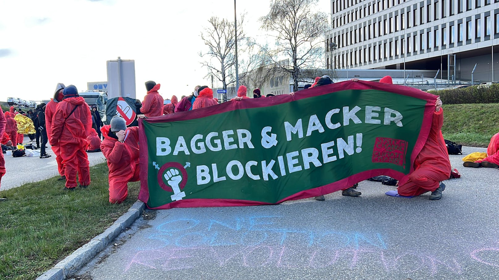 "Bagger und Macker blockieren", so eine Forderung der Demonstranten.