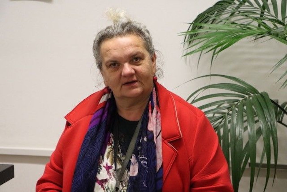 Beatrix (53) muss mit rund 1.000 Euro Invaliden-Pension im Monat auskommen. Sie schläft nicht in einem Bett, sondern auf Holz-Paletten.