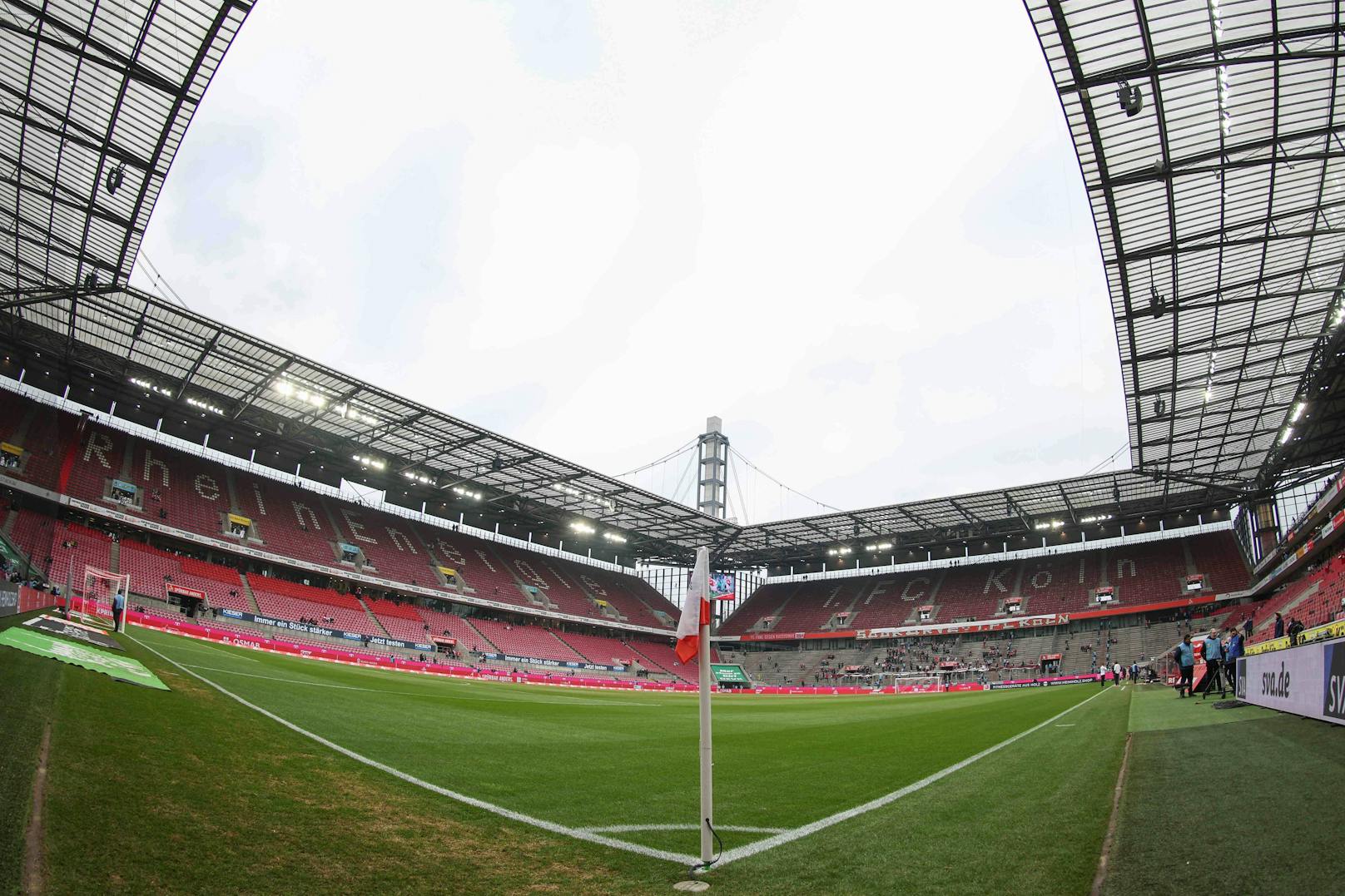 Der 1. FC Köln hat von der FIFA eine Transfersperre aufgebrummt bekommen. 