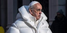 Papst als Influencer? Franziskus' Jacke geht viral