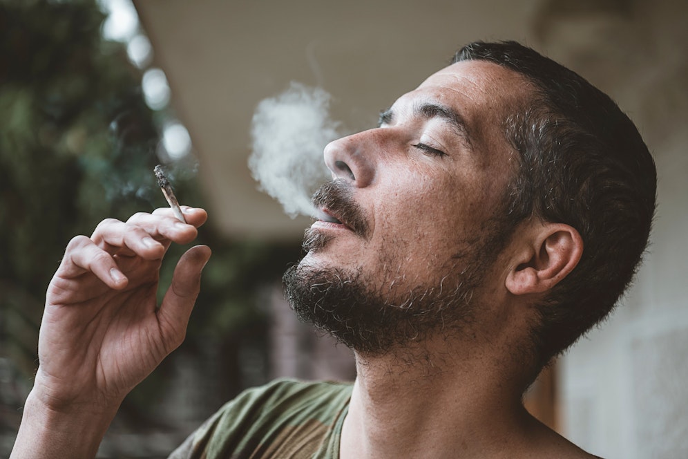 Eine US-Studie zeigt, welche Auswirkungen Cannabis-Konsum auf Hoden und Spermienproduktion hat. (Symbolbild) 