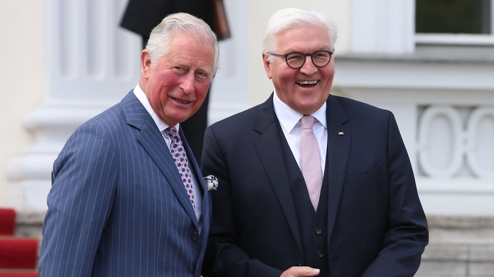 <strong>König Charles III.</strong> (links, damals noch Prinz) zu Besuch in Deutschland mit Bundespräsident <strong>Frank Walter Steinmeier</strong>, 2019.