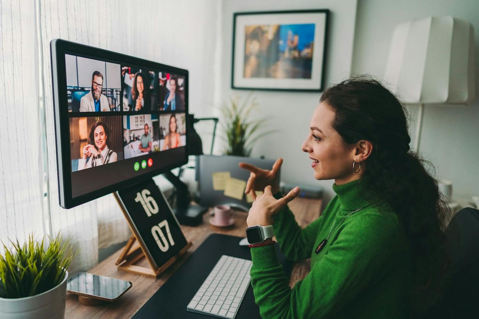 Wenn du ganz entspannt deiner Arbeit nachgehen möchtest kannst du dir einige fixe Home-Office Tage einplanen. Treffen oder Termine, die du sonst in Person halten müsstest können auch telefonisch oder per E-Mail zustande kommen. 