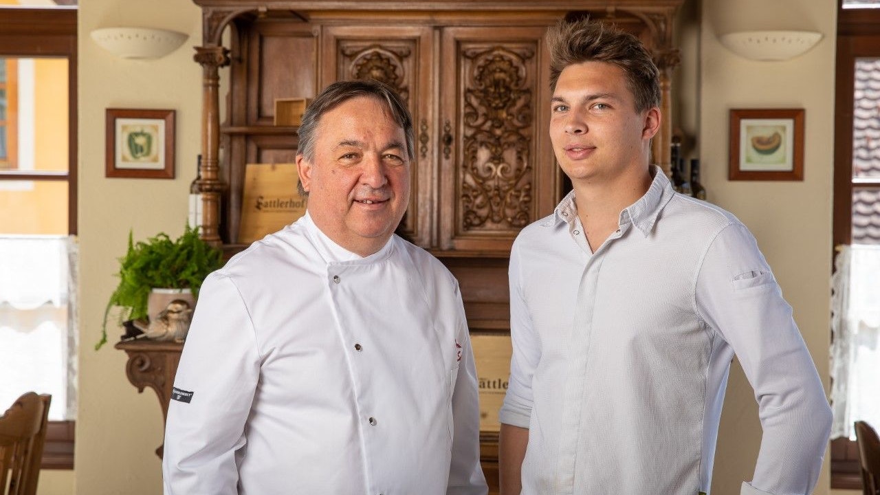 Spitzenkoch <strong>Hannes Sattler</strong> und Sohn <strong>Markus</strong>